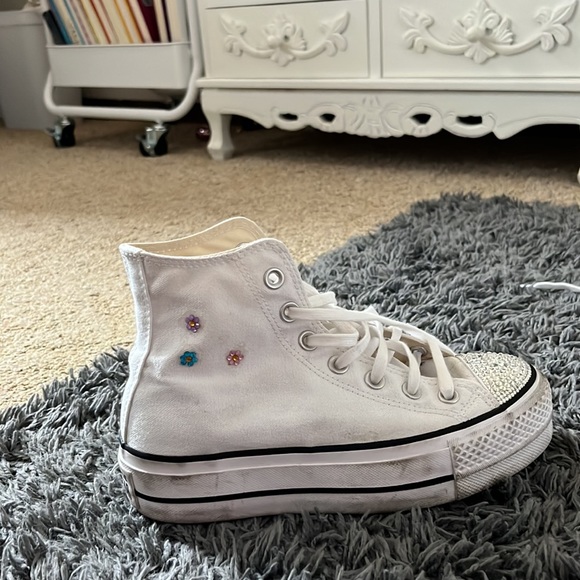 White converse that are bedazzled size 5 - Picture 3 of 9